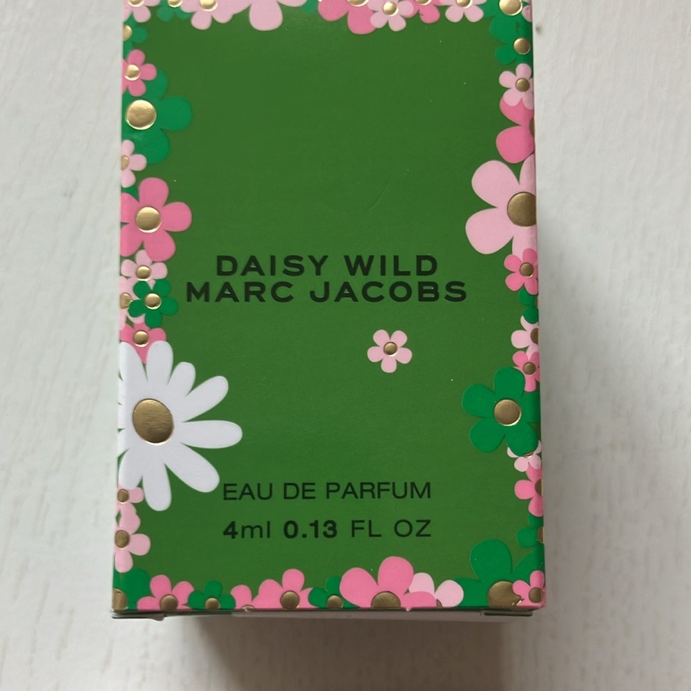 Marc Jacobs Fragrances Pink Cosmetic Bag Set (8 Piece Set) NWT - Picture 15 of 16